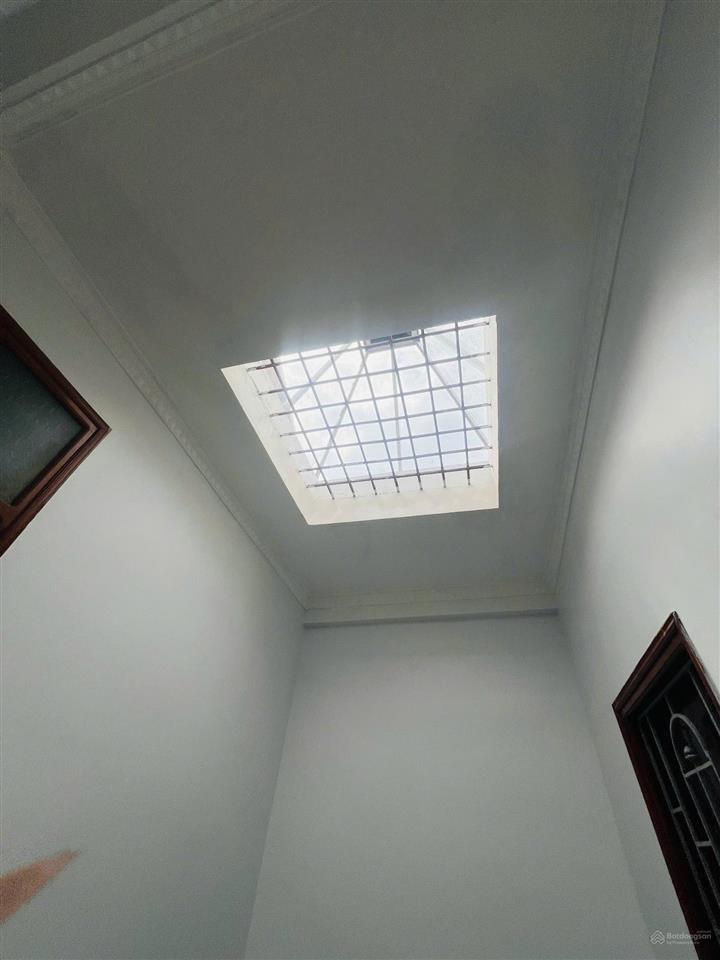 Bán gấp nhà phố xuân thủy, giá đầu tư, lô góc, 3 thoáng, sát phố, vf3 vào nhà, 41m2 nhỉnh 11 tỷ.