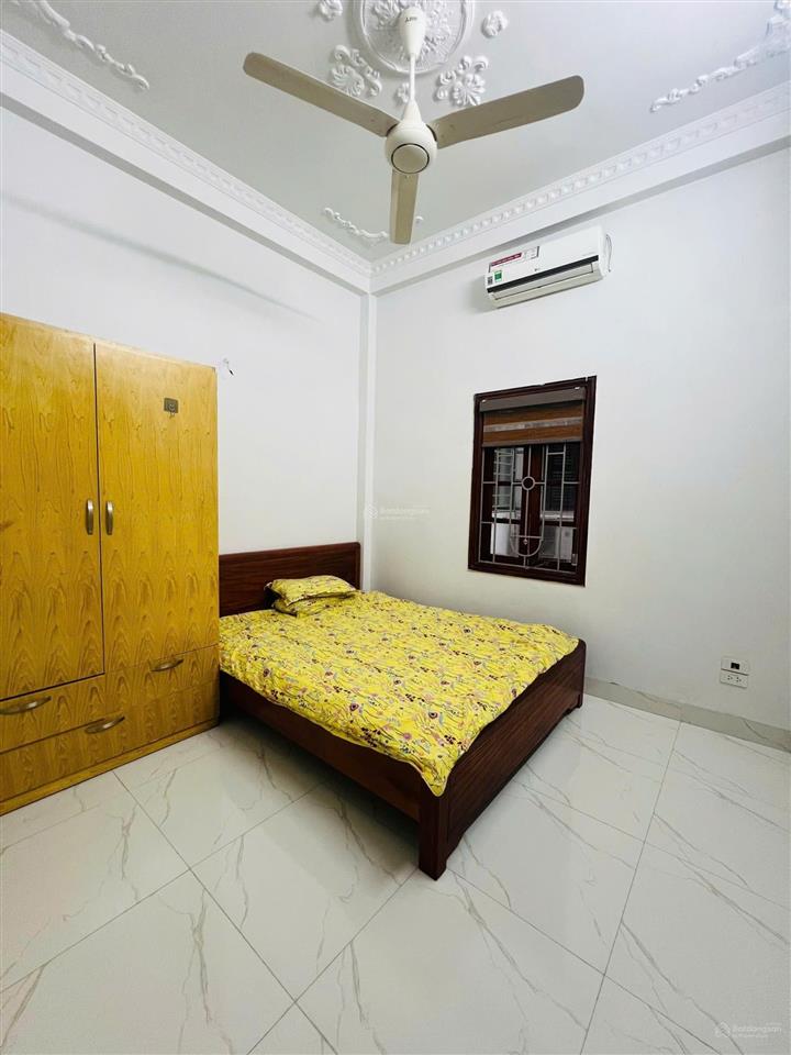Bán gấp nhà phố xuân thủy, giá đầu tư, lô góc, 3 thoáng, sát phố, vf3 vào nhà, 41m2 nhỉnh 11 tỷ.
