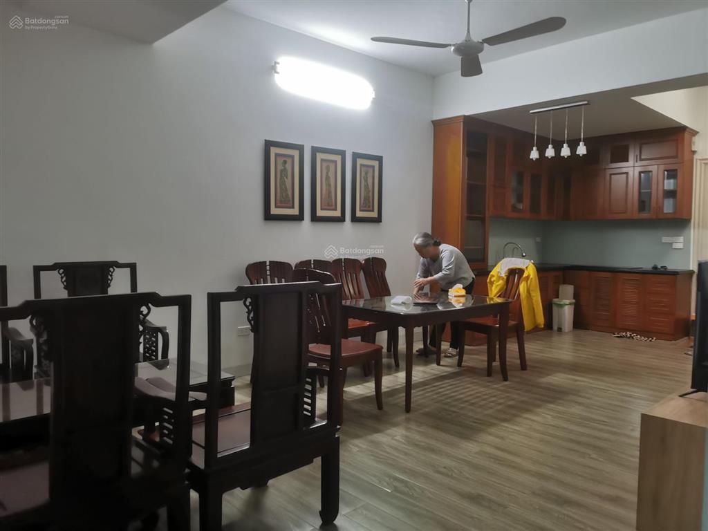 Cho thuê căn hộ 3 ngủ, full nội thất trần thái tông