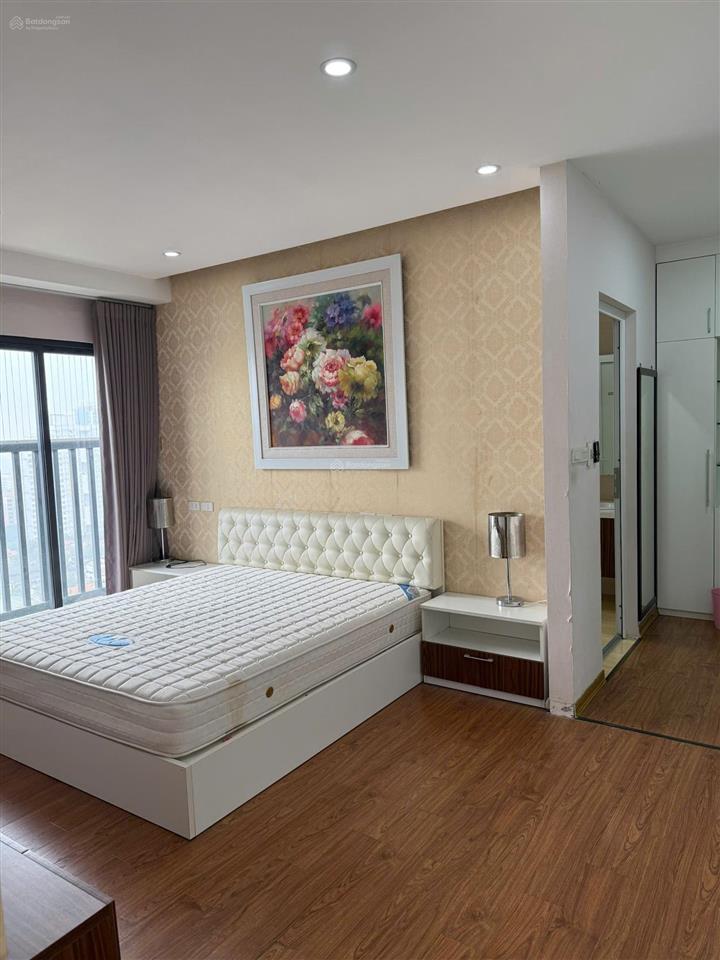 Cho thuê chung cư 3 ngủ nội thất mới tầng cao có slot ô tô