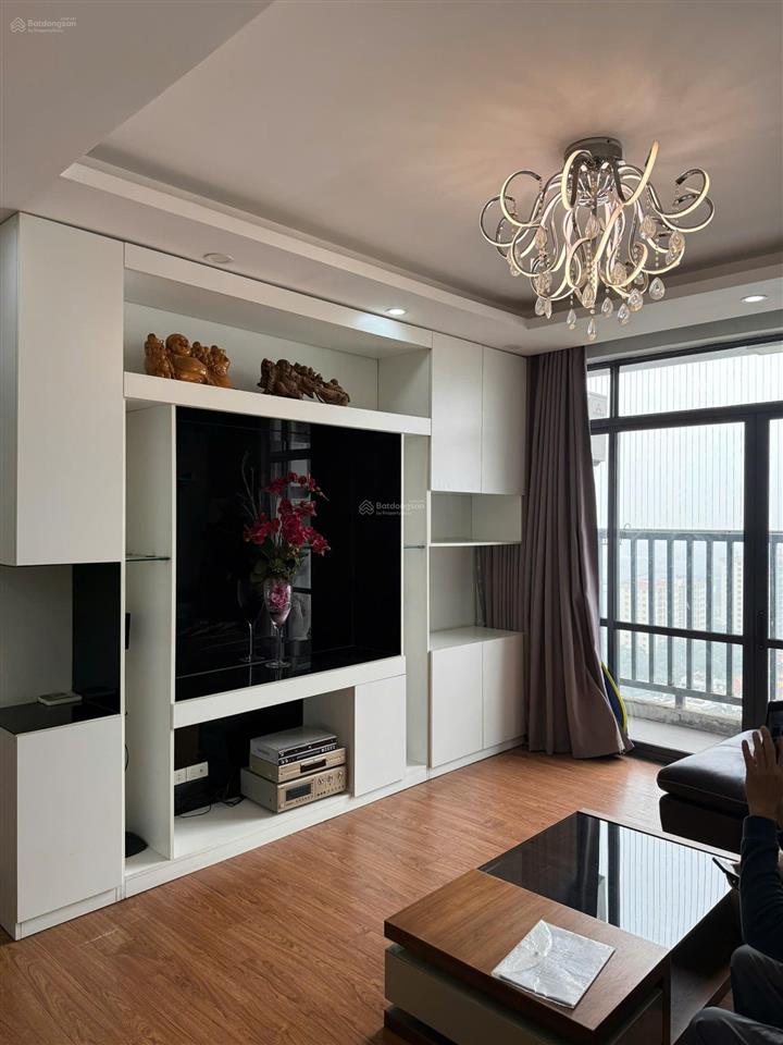 Cho thuê chung cư 3 ngủ nội thất mới tầng cao có slot ô tô