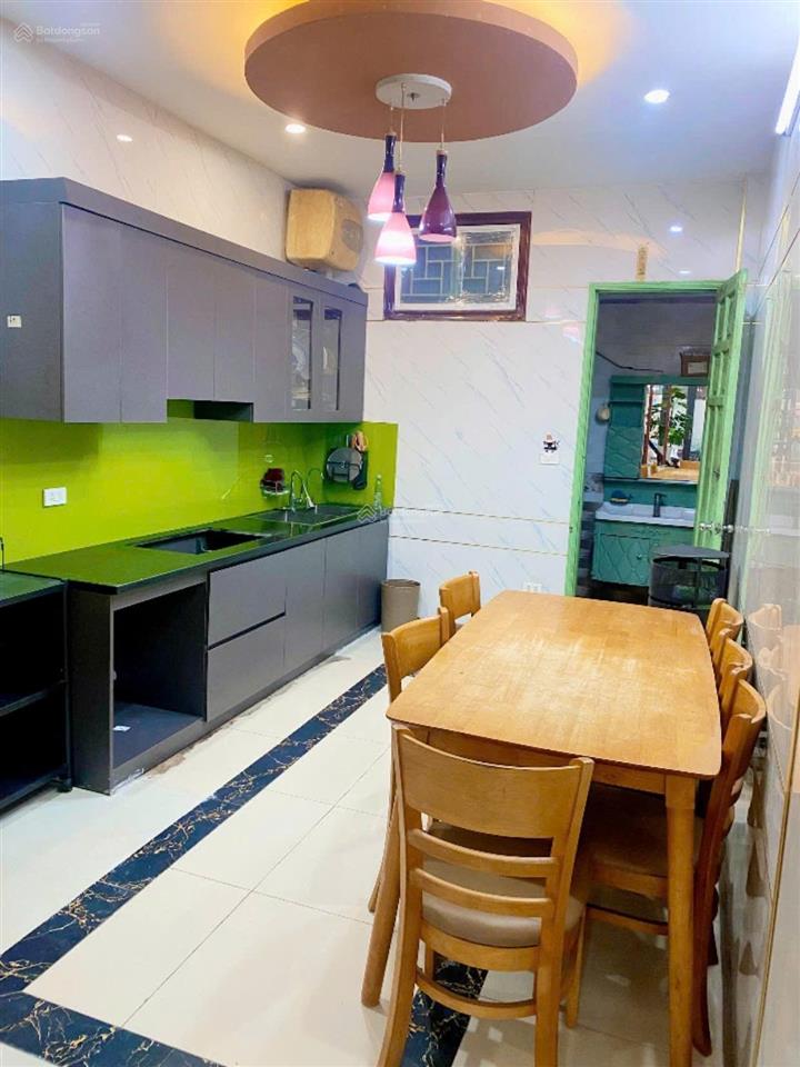 Cho thuê nhà 3 ngủ, đủ đồ cả 3 phòng phố quan nhân