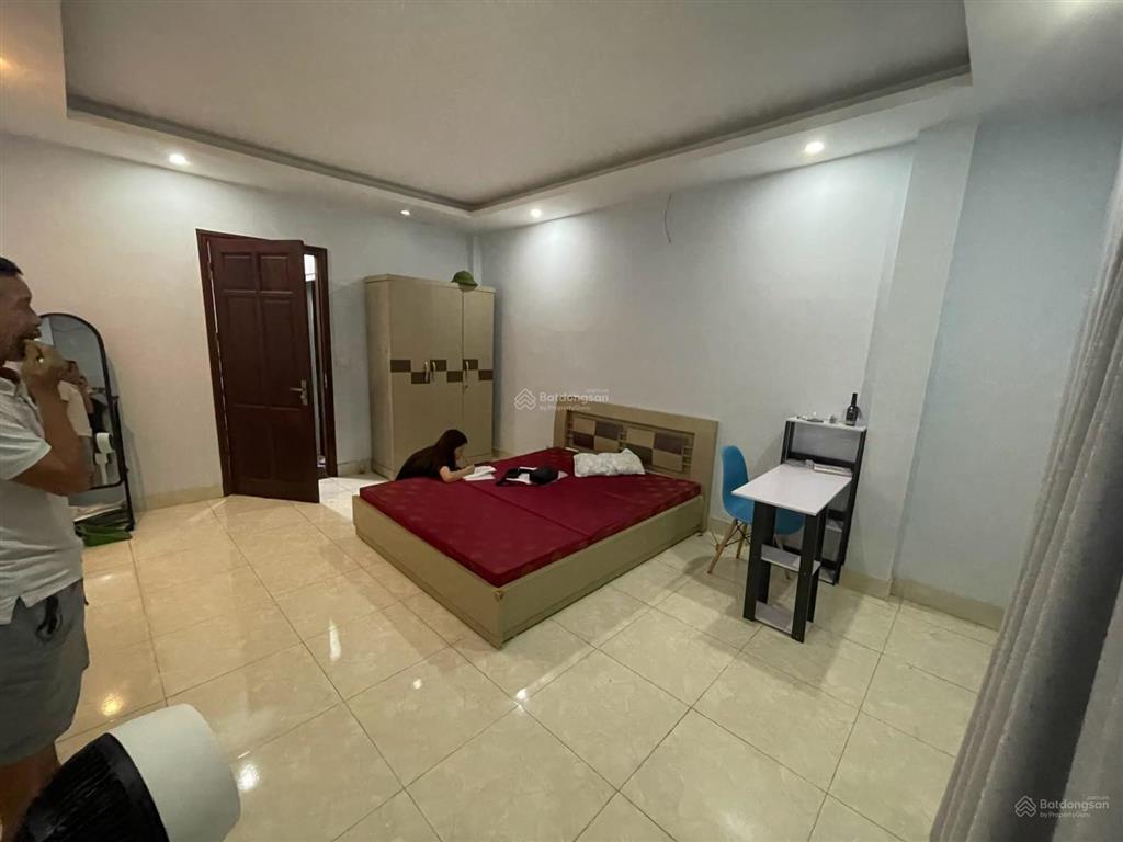Cho thuê nhà 5 tầng 2 ngủ, 1 khách 35m2, full đồ phố khương hạ