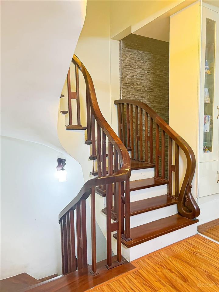 Cho thuê nhà 5 tầng 2 ngủ, 1 khách 35m2, full đồ phố khương hạ