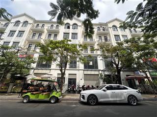 Bán nhà gần trường vinschool giá 24 tỷ 700 triệu  126m2 đất