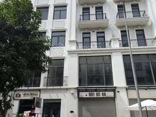 126m2 đất  cao 5 tầng bán 23 tỷ 800 triệu cạnh trường học vinschool