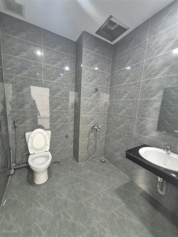 Tầng nhà phố 8 triệu/tháng làm văn phòng