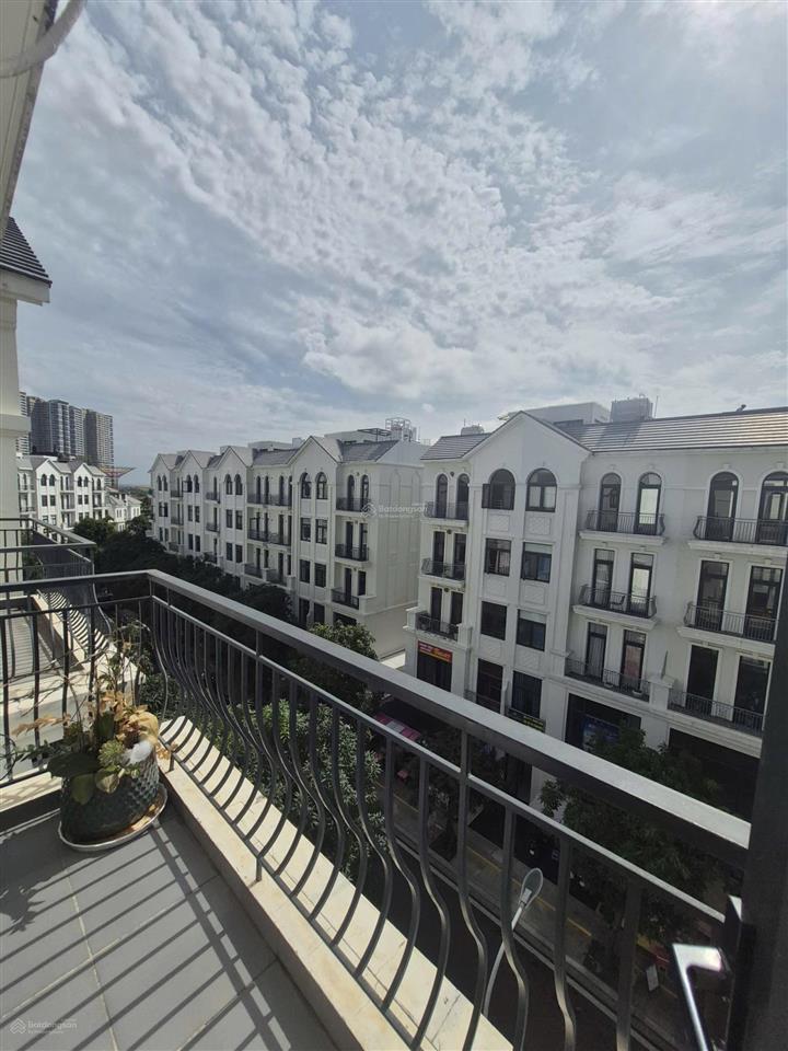 Tầng nhà phố 8 triệu/tháng làm văn phòng