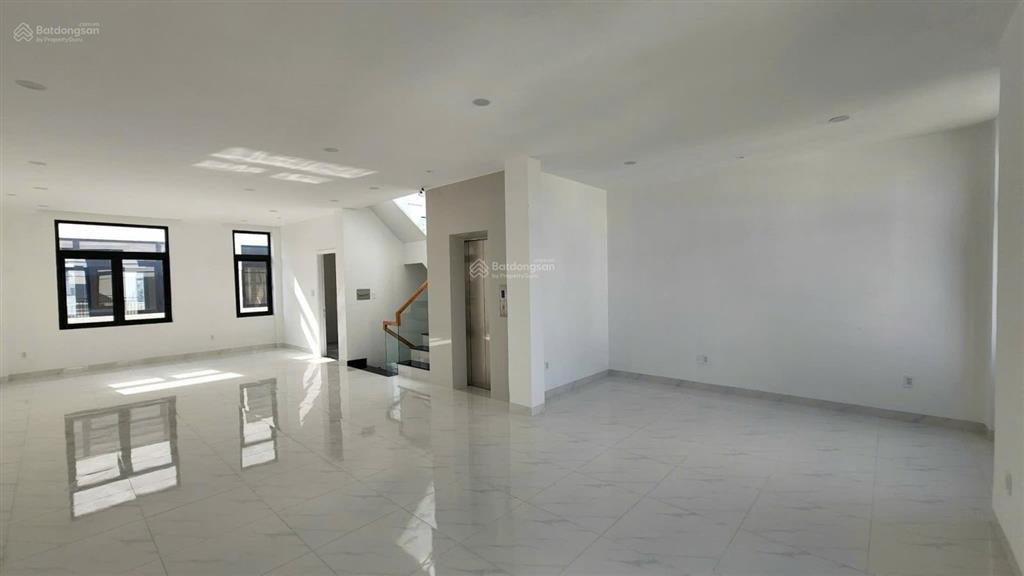 Cho thuê nhà 162m  5 tầng gần trường vinschool tại vinhomes grand park