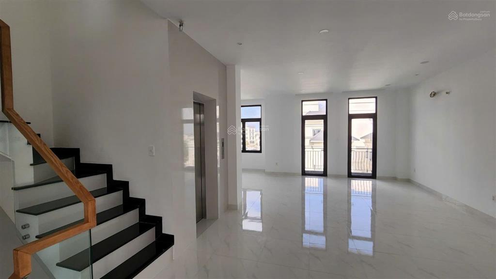 Cho thuê nhà 162m  5 tầng gần trường vinschool tại vinhomes grand park