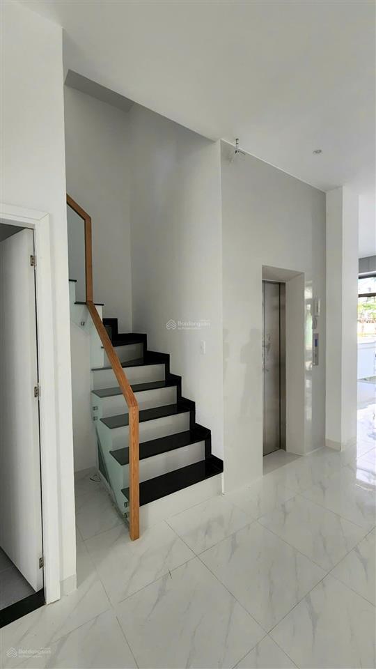 Cho thuê nhà 162m  5 tầng gần trường vinschool tại vinhomes grand park