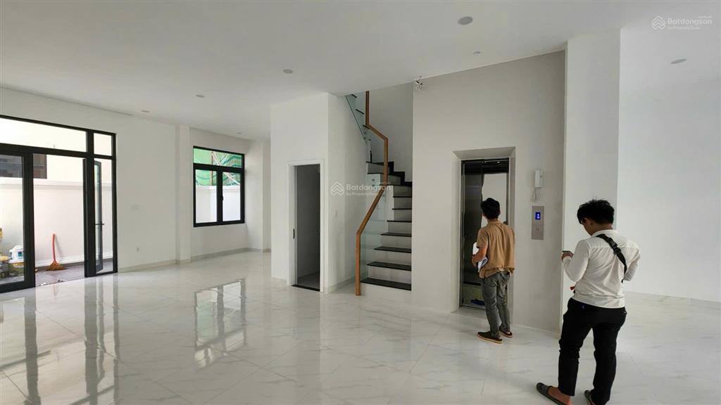 Cho thuê nhà 162m  5 tầng gần trường vinschool tại vinhomes grand park