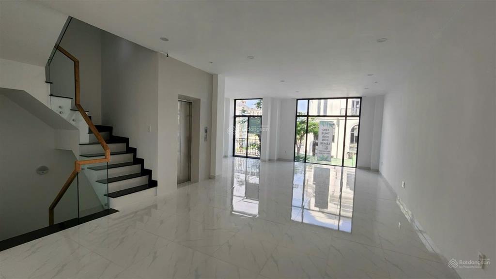 Cho thuê nhà 162m  5 tầng gần trường vinschool tại vinhomes grand park