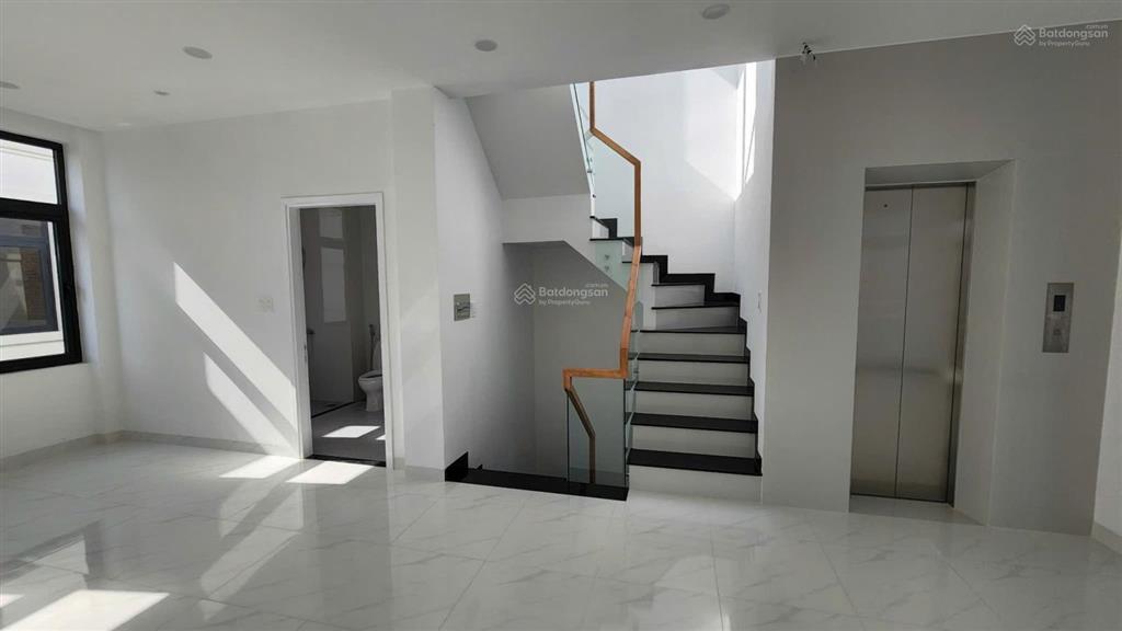 Cho thuê nhà 162m  5 tầng gần trường vinschool tại vinhomes grand park