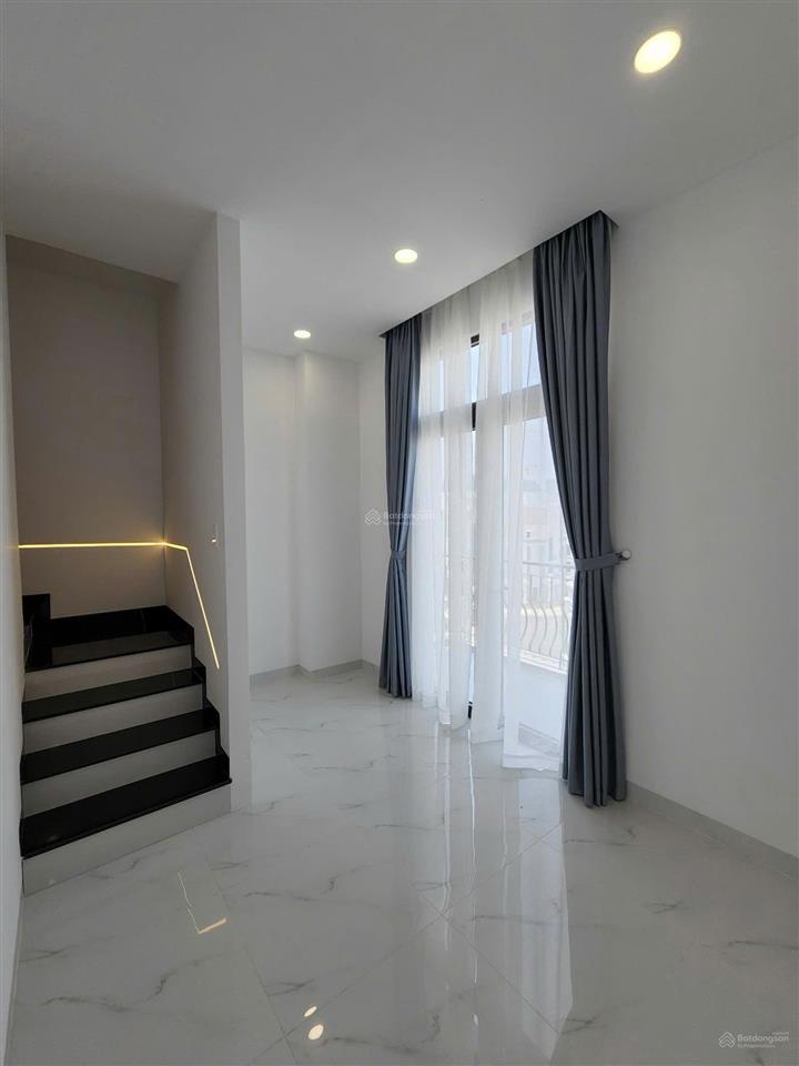 Nguyên căn 5 tầng  3 phòng ngủ để ở tại vinhomes grand park