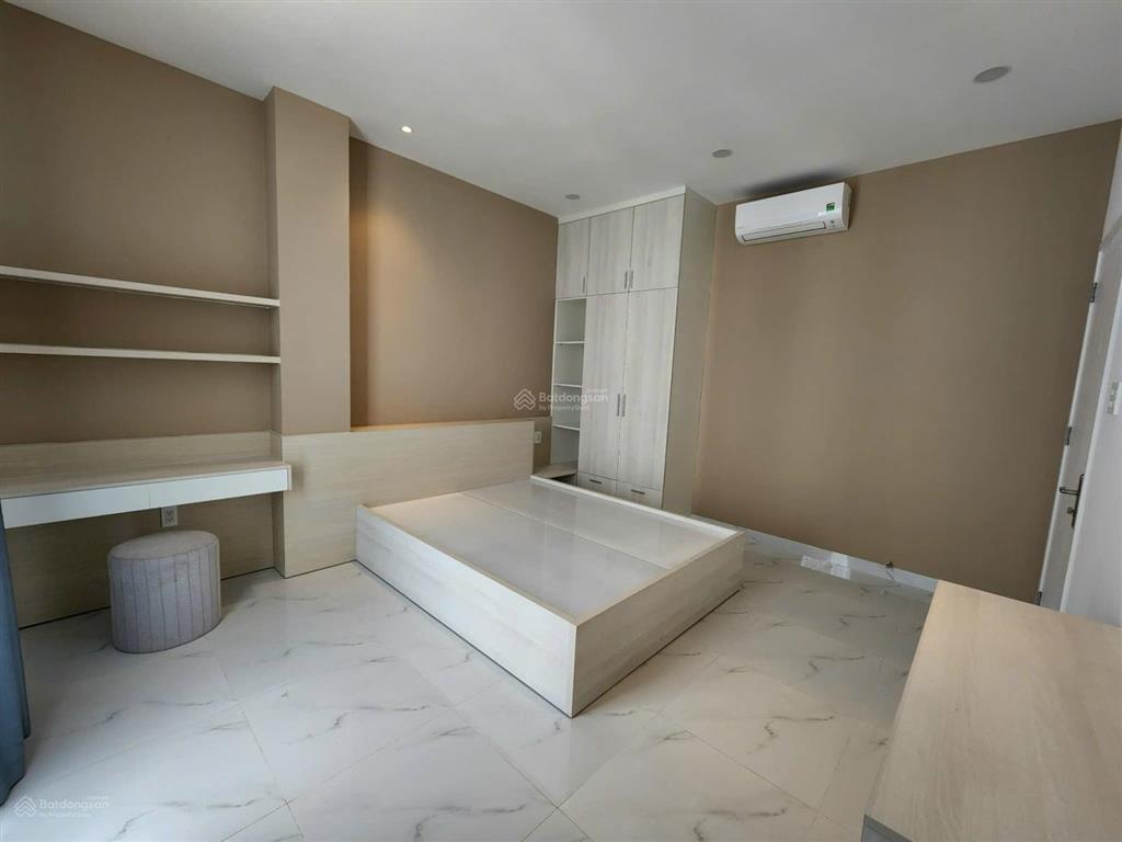 Nguyên căn 5 tầng  3 phòng ngủ để ở tại vinhomes grand park