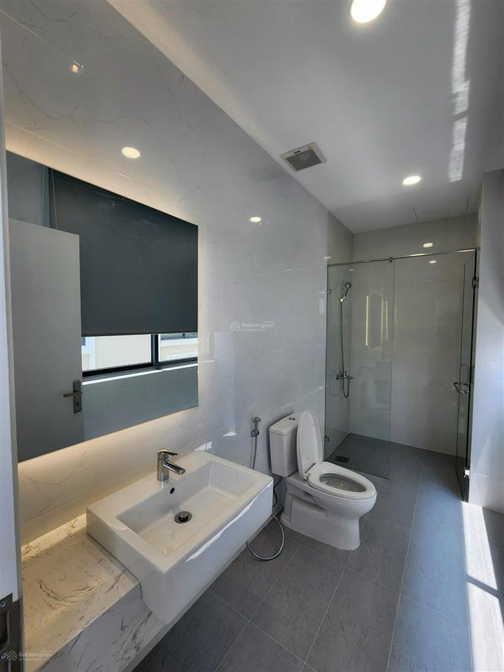 Nguyên căn 5 tầng  3 phòng ngủ để ở tại vinhomes grand park