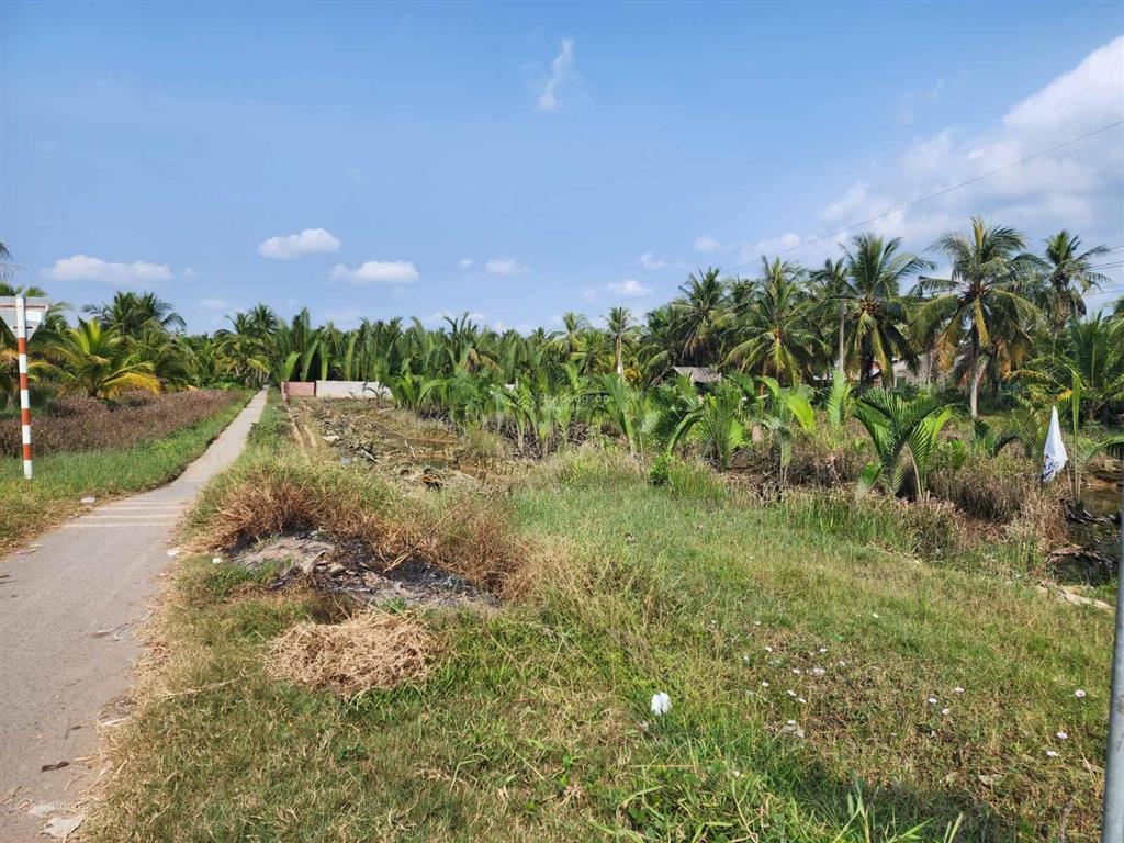 Bán đất mặt tiền ql60 tránh thị xã, 2 mặt tiền,  1.870m2, khu dân cư đông đúc