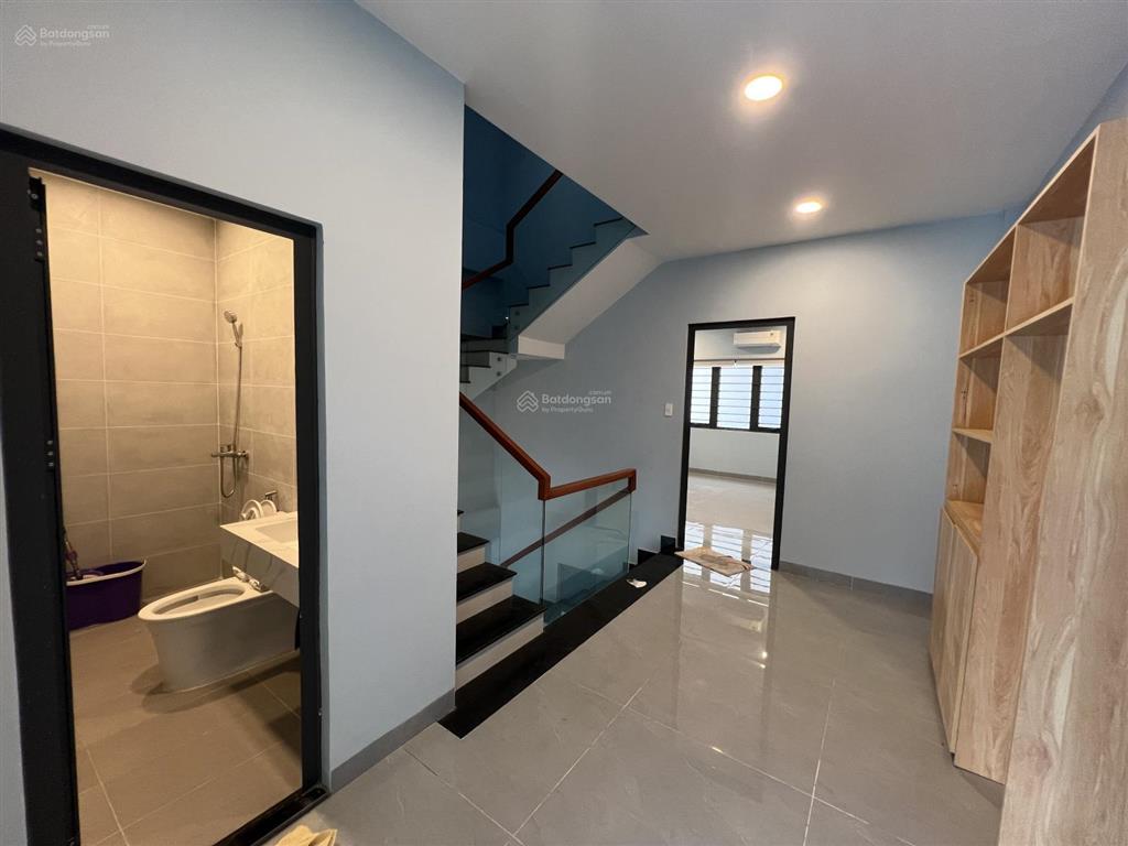 Bán nhà phố 3lầu sân thượng giá 10tỷ2 tl, hỗ trợ vay, 85m2(5x17) đối diện công viên, biệt thự