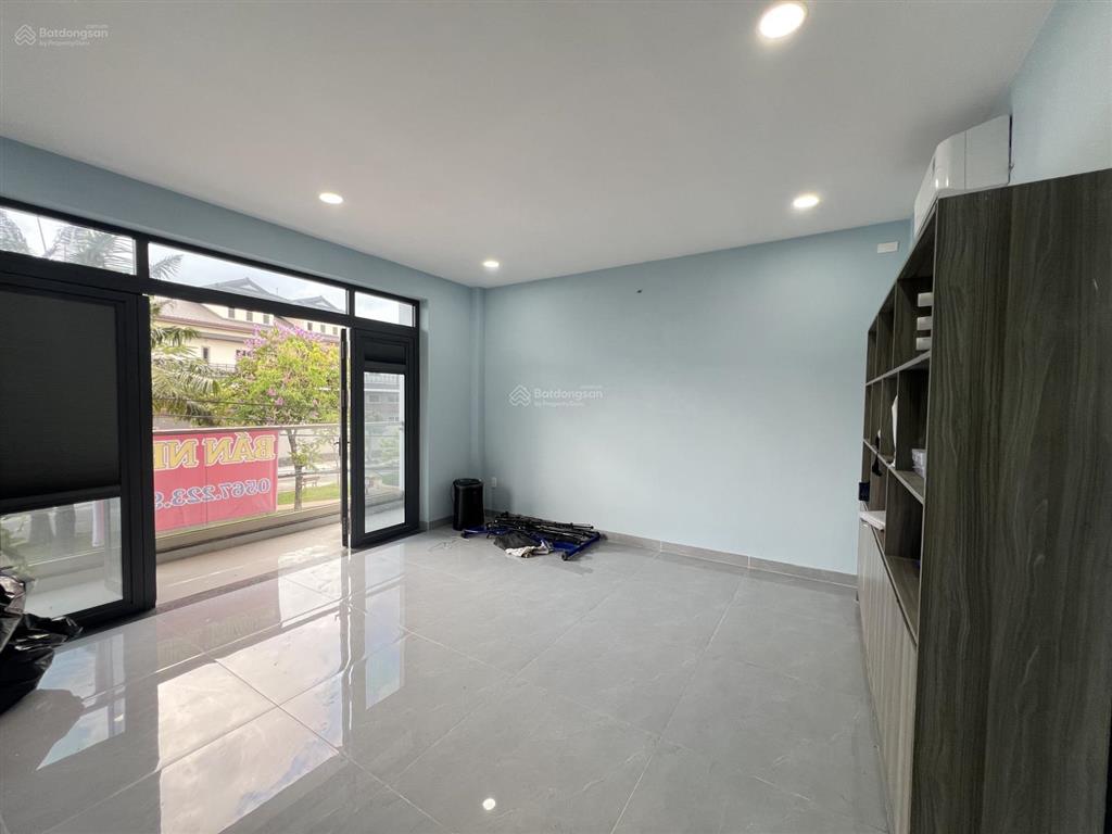 Bán nhà phố 3lầu sân thượng giá 10tỷ2 tl, hỗ trợ vay, 85m2(5x17) đối diện công viên, biệt thự