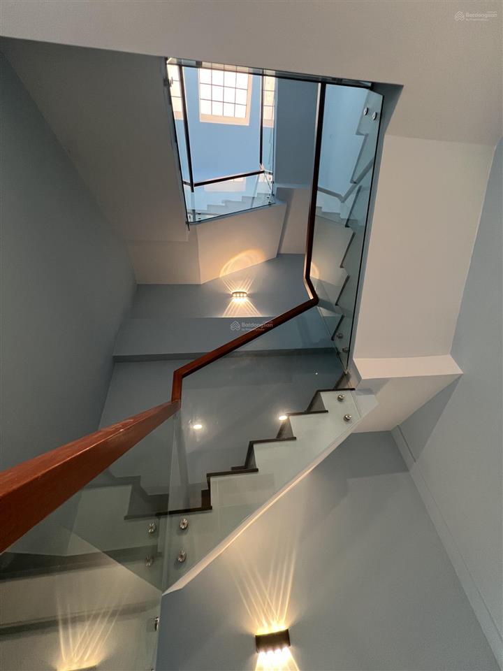 Bán nhà phố 3lầu sân thượng giá 10tỷ2 tl, hỗ trợ vay, 85m2(5x17) đối diện công viên, biệt thự