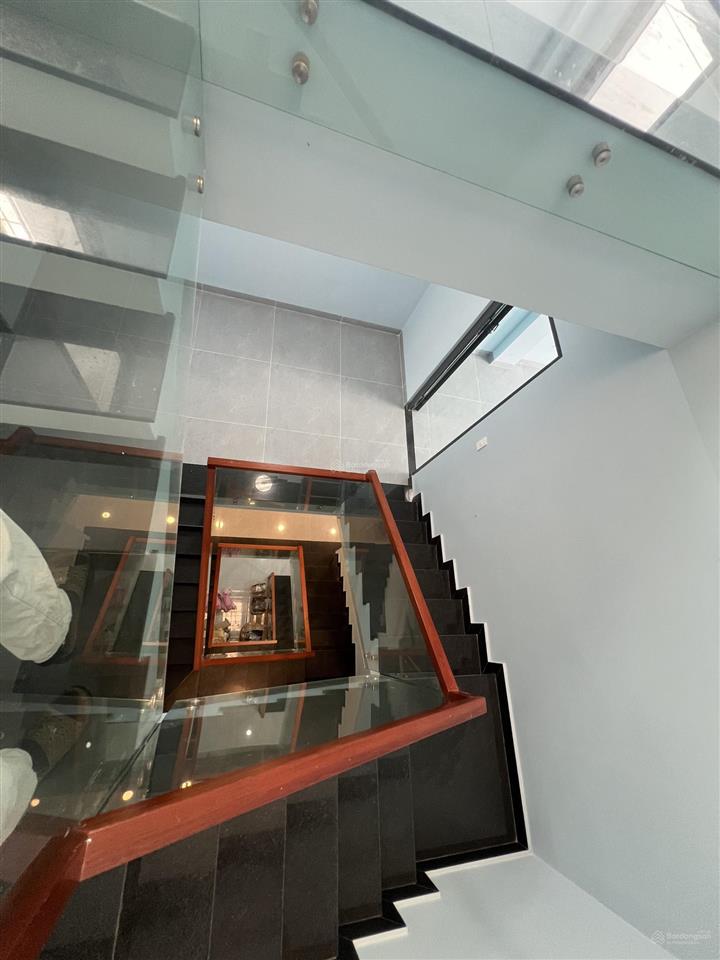 Bán nhà phố 3lầu sân thượng giá 10tỷ2 tl, hỗ trợ vay, 85m2(5x17) đối diện công viên, biệt thự