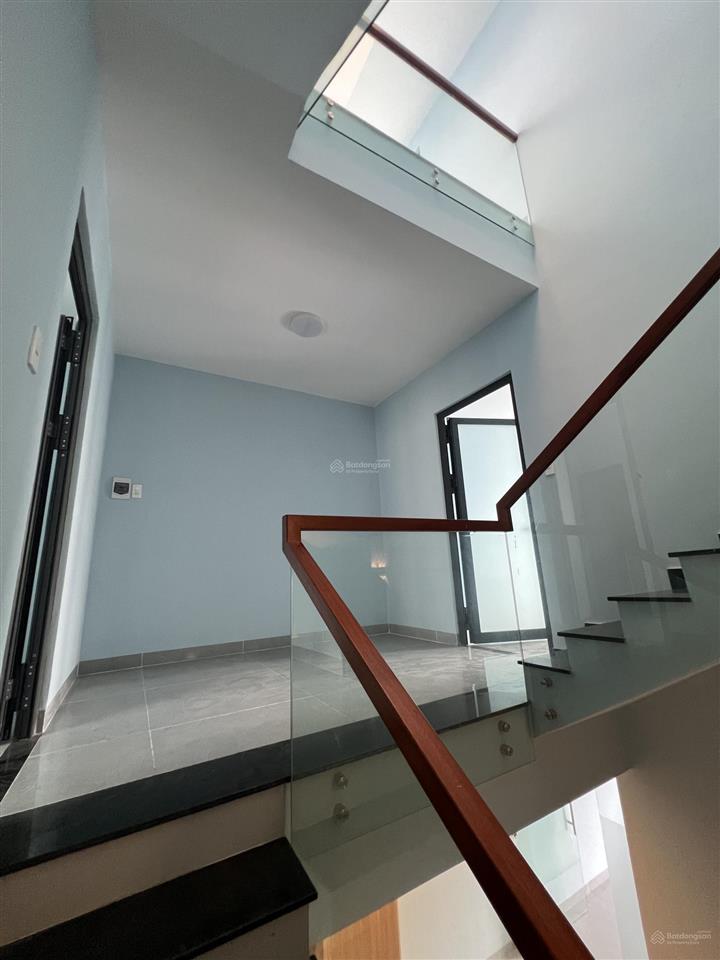 Bán nhà phố 3lầu sân thượng giá 10tỷ2 tl, hỗ trợ vay, 85m2(5x17) đối diện công viên, biệt thự