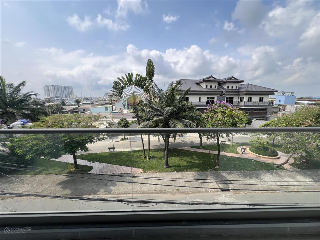 Bán nhà phố 3lầu sân thượng giá 10tỷ2 tl, hỗ trợ vay, 85m2(5x17) đối diện công viên, biệt thự