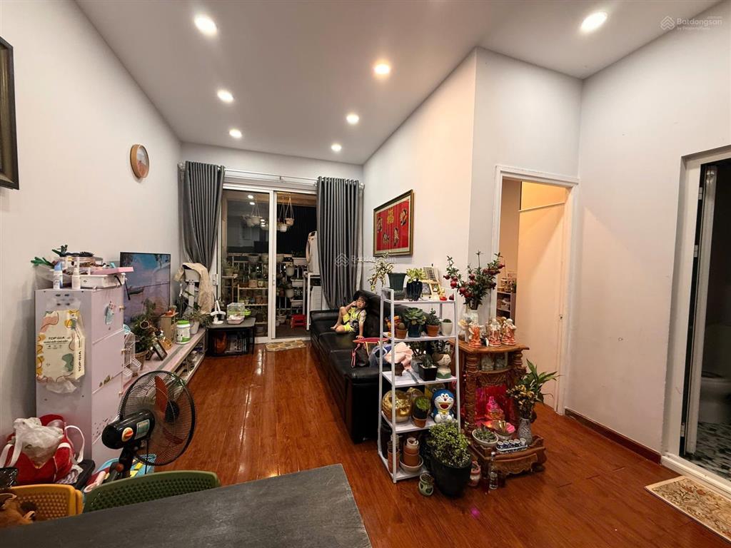 5ty7  căn 2pn1wc  đầy đủ nội thất tầng cao thoáng mát  chính chủ đang ở