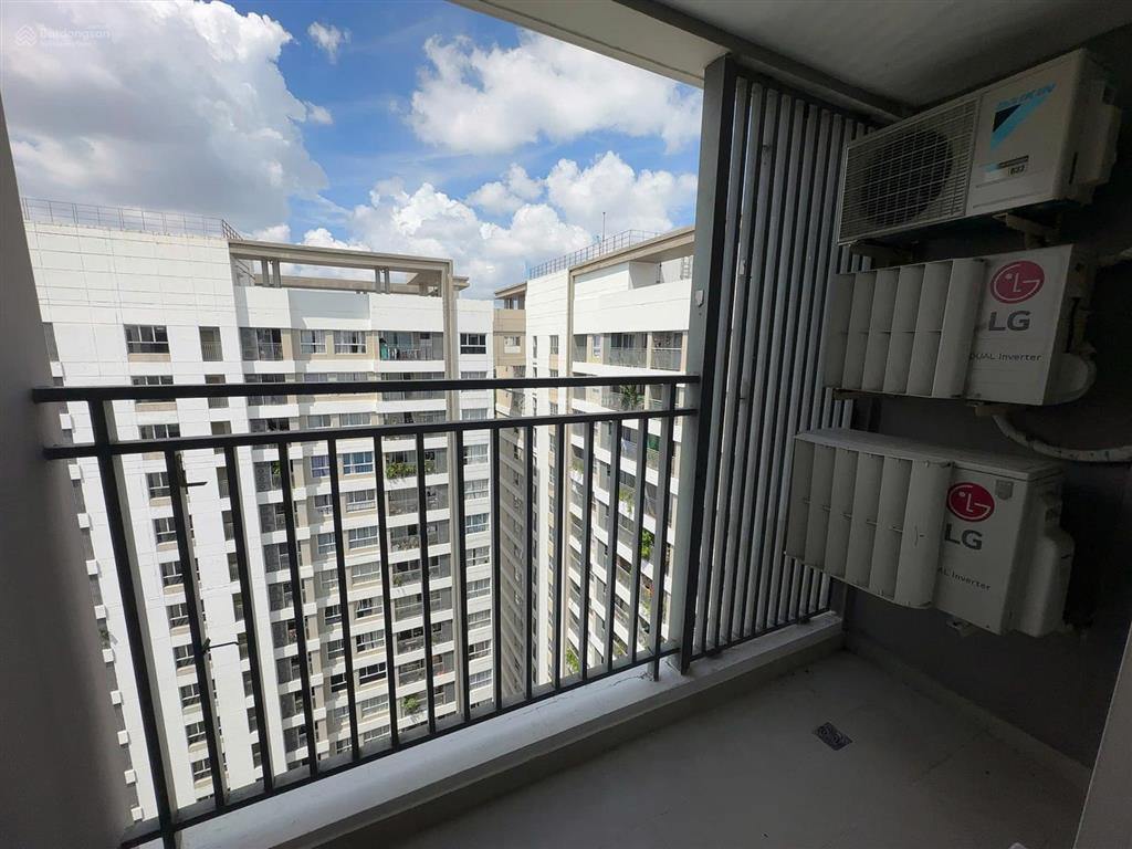 Căn 2pn, 2wc  nhà mới đầy đủ nội thất  tầng cao thoáng mát  dọn vào ở ngay