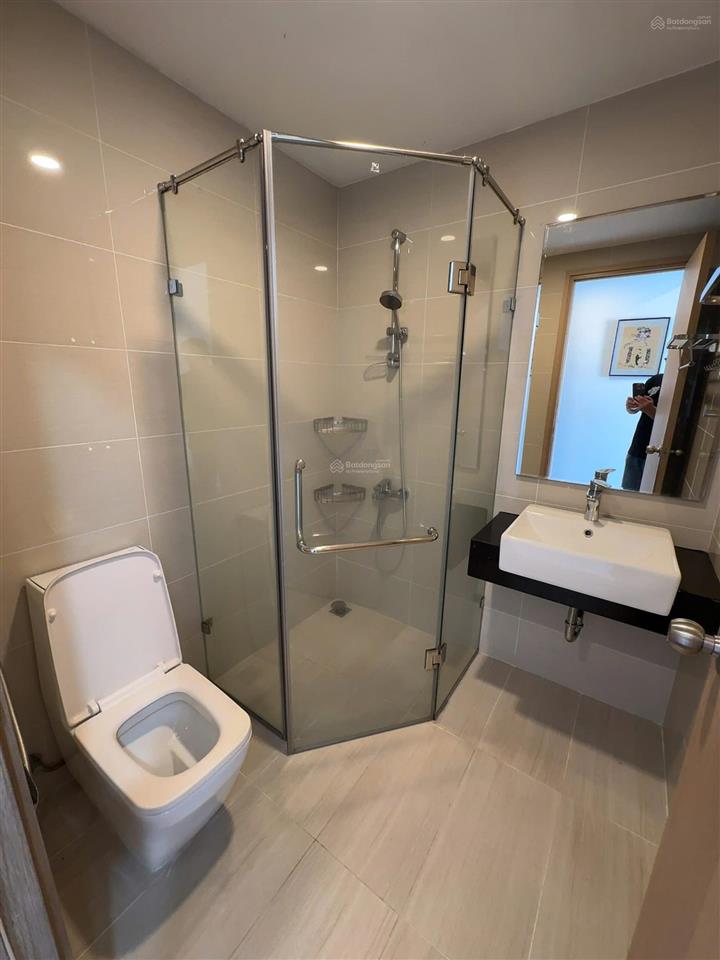 Căn 2pn, 2wc  nhà mới đầy đủ nội thất  tầng cao thoáng mát  dọn vào ở ngay