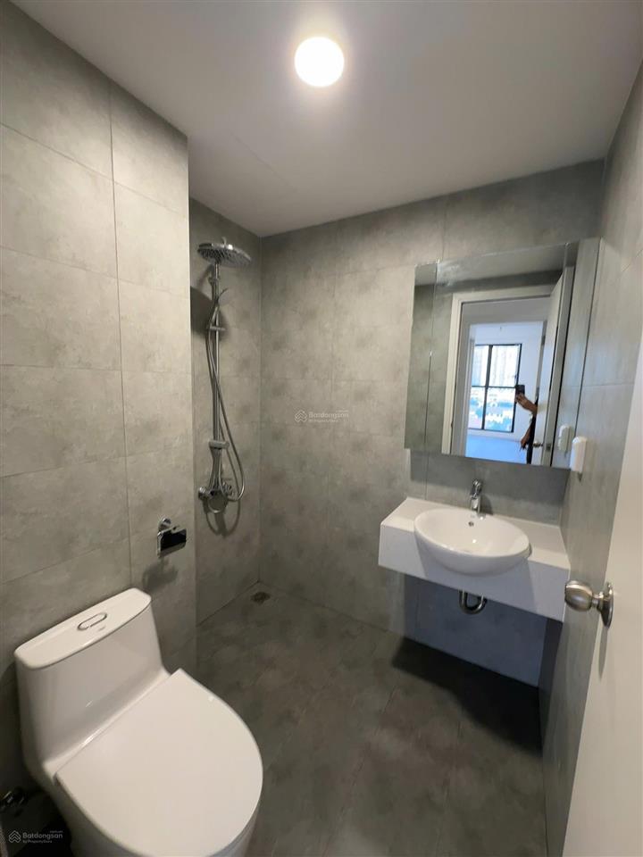 Căn hộ 2pn, 2wc  nhà mới tầng cao thoáng mát  chuyên cho thuê victoria village