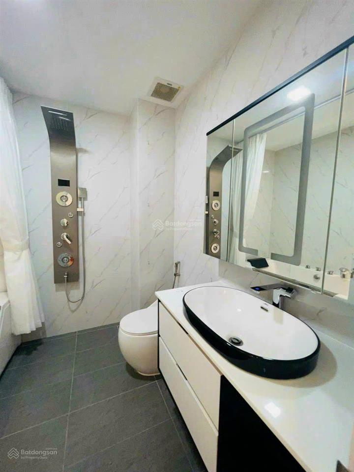 Nhà đẹp full nội thất cao cấp gần siêu thị eon bình tân 4 x 20m, có 3 lầu 5pn 5wc sân thượng