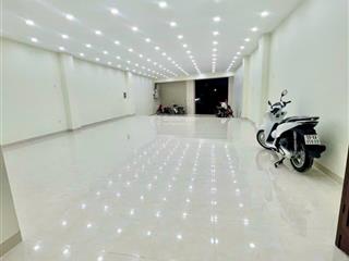 Nhà nguyên căn mặt tiền đường lớn giá rẻ ngang 12m dài 18m có 1 lầu