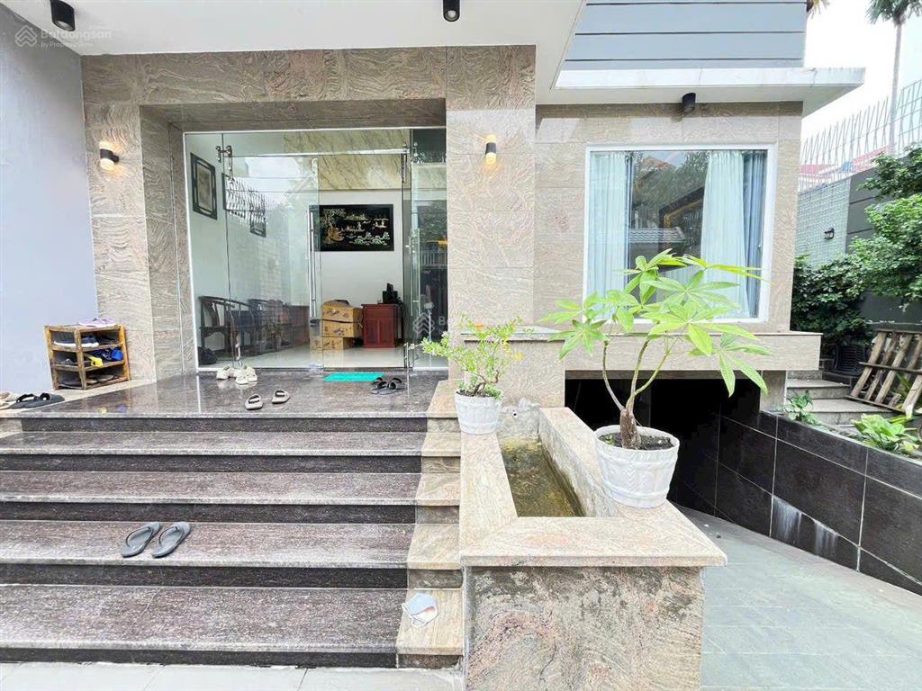 Biệt thự full nội thất cao cấp gần siêu thị eon bình tân 10 x 20 có 5pn 5wc sân thượng