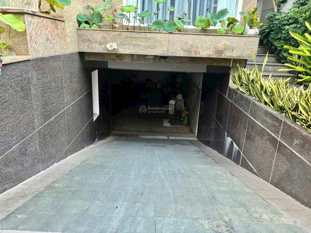 Biệt thự full nội thất cao cấp gần siêu thị eon bình tân 10 x 20 có 5pn 5wc sân thượng