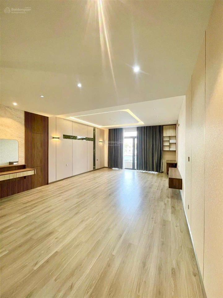 Nhà mặt tiền đường số 1 gần siêu thị eon bình tân, 5 x 20m có 3 lầu 5pn 5wc sân thượng
