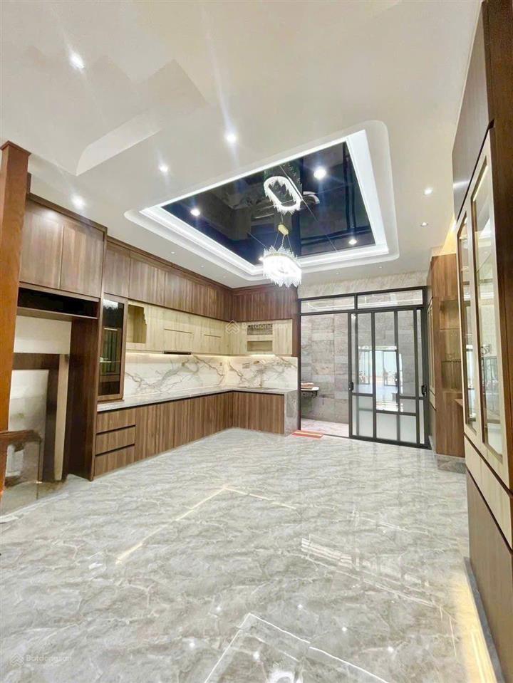 Nhà mặt tiền đường số 1 gần siêu thị eon bình tân, 5 x 20m có 3 lầu 5pn 5wc sân thượng