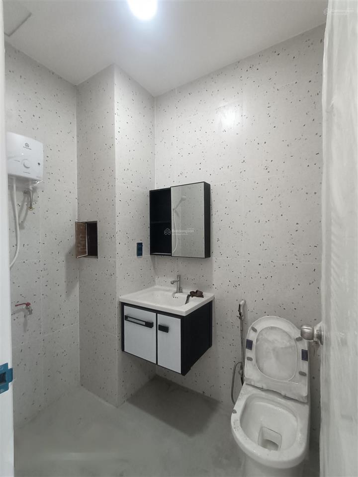 Nhà có cầu thang máy mặt tiền đường ngô quyền quận 10 (4 x 17 có 4 tầng 10pn 11wc) sân thượng