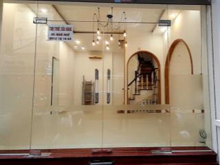 Cho thuê cửa hàng kinh doanh hoặc văn phòng tầng 1, 35m2 khép kín. mặt tiền 5,5m