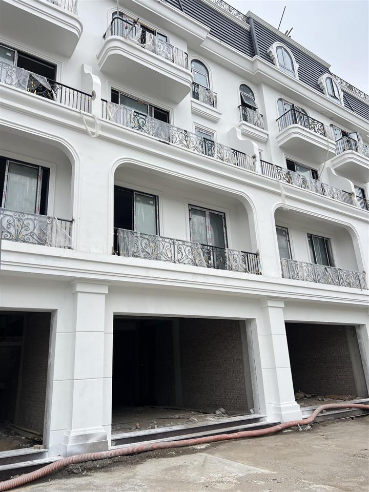 Shophouse 90m 5 tầng view hồ giá đầu tư chỉ 11,x tỷ