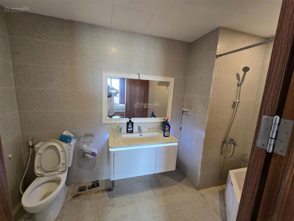 Cho thuê căn hộ full đồ 142m2, 4pn, 2wc