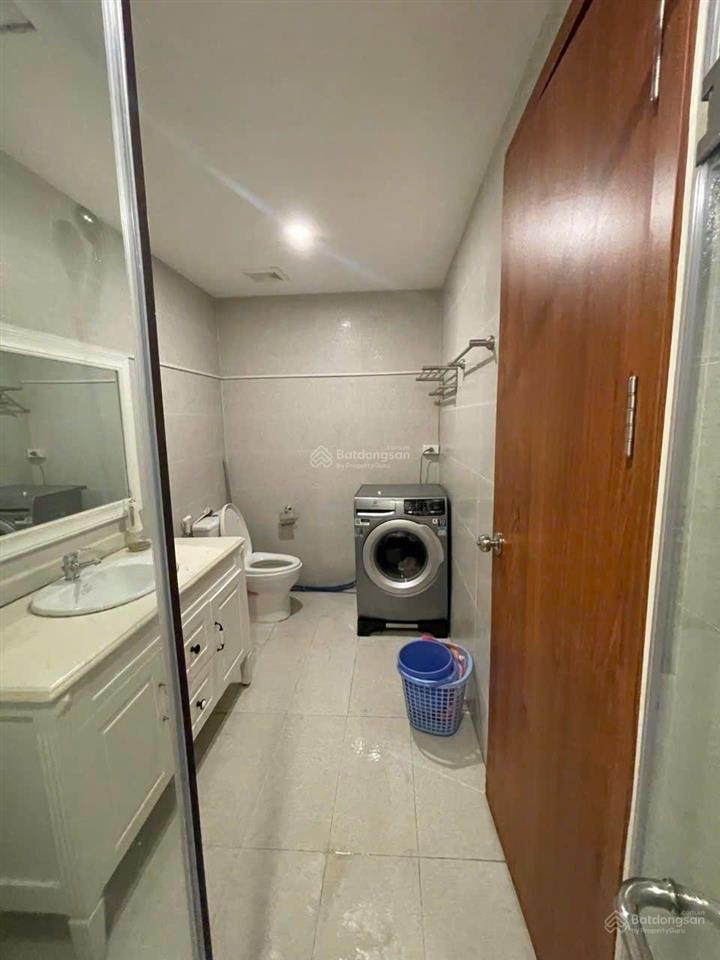 Cho thuê căn hộ full đồ 142m2, 4pn, 2wc