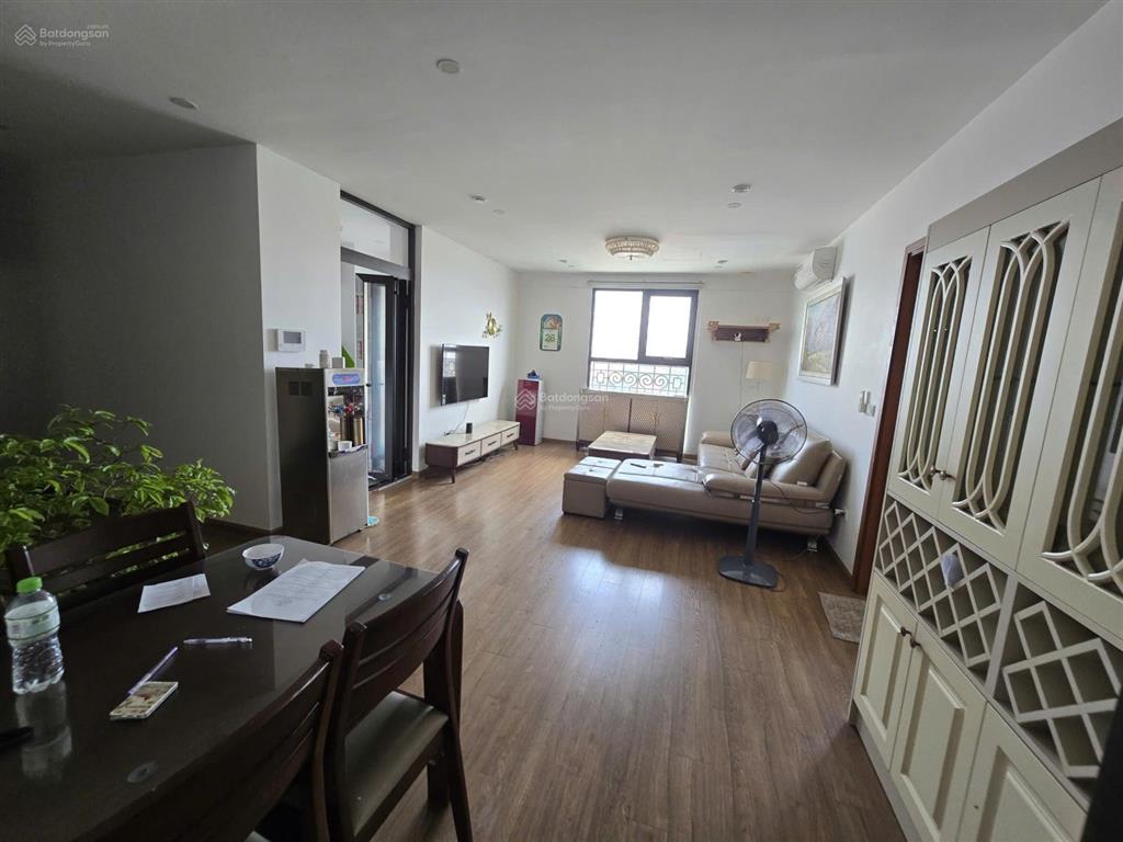 Cho thuê căn hộ full đồ 142m2, 4pn, 2wc