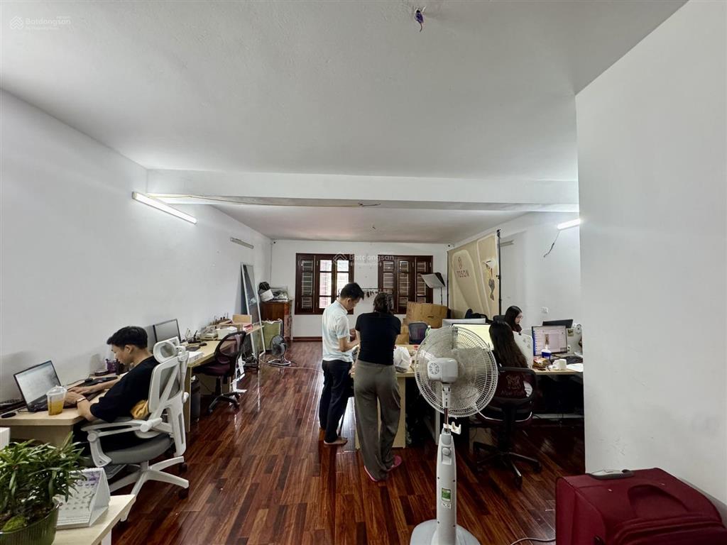 Chính chủ cho thuê văn phòng 550m2 số 2f ngõ 264 hoàng văn thái, khương đình, hà nội