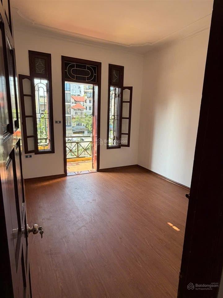 Cho thuê biệt thự 350m² âu cơ, hn  cực hợp làm văn phòng & vận hành online, homestay