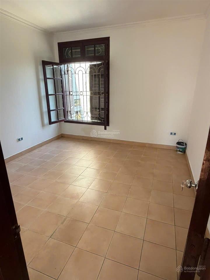 Cho thuê biệt thự 350m² âu cơ, hn  cực hợp làm văn phòng & vận hành online, homestay