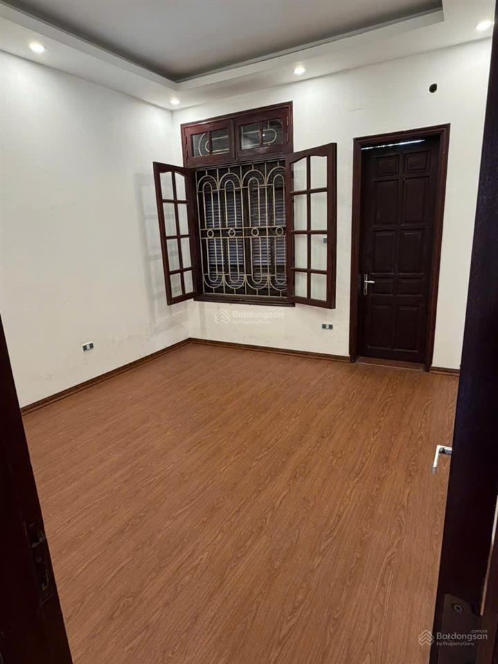 Cho thuê biệt thự 350m² âu cơ, hn  cực hợp làm văn phòng & vận hành online, homestay