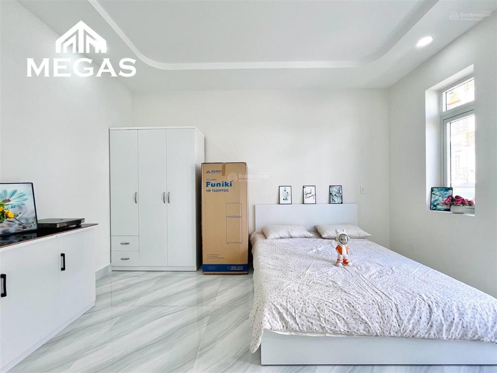 Chính chủ cho thuê phòng ban công nội thất cao cấp thang máy ngay mã lò  hương lộ 2