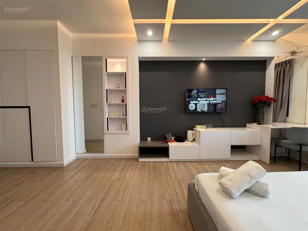 Cho thuê phòng giá tốt đầy đủ nội thất, tách bếp, ban công rộng, đường 3/2, quận 10